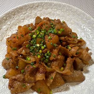 楽ラク手抜キッチン🐶🐾の作ってみた!投稿(『豚バラこんにゃくと大根の味噌炒め煮』こっくり甘味噌☆)