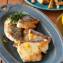 【人気のお魚レシピ】ご飯に合う♪たらの柚子バタームニエル