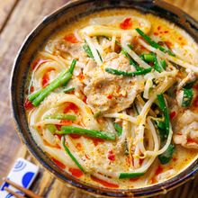 【おいしさ悶絶級!】豚にらもやしの濃厚担々うどん!手軽に絶品
