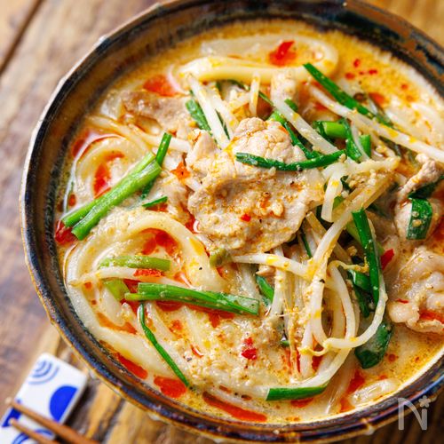 【おいしさ悶絶級!】豚にらもやしの濃厚担々うどん!手軽に絶品
