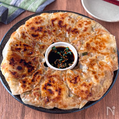 【ワンパンで簡単♪包まない餃子】ソースが決め手のやみつき味◎