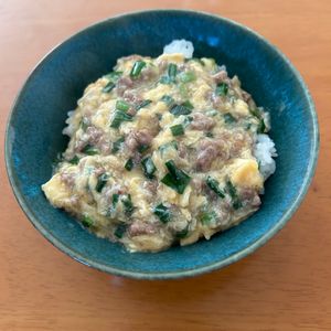 おいしーさーの作ってみた!投稿(【台湾丼（ニラ玉丼）】5分でできる、町中華の味)