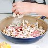 【豚こまとしめじのルーロー炒め】パパッとワンパンで簡単絶品!の工程1