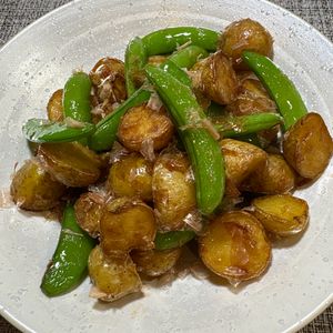 楽ラク手抜キッチン🐶🐾の作ってみた!投稿(『新じゃがとスナップエンドウのおかかバター醤油』10分簡単☆)