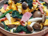10分おかず♪ベーコンほうれん草きのこのふんわり卵のマヨ炒め