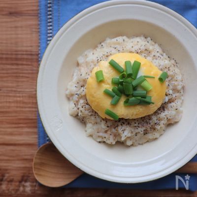 レンジで作る♪チーズオムレツのせリゾット