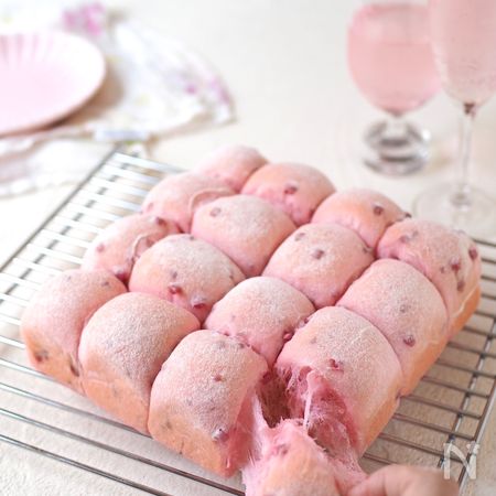 ほわほわっ 柔らか い ピンクのいちごちぎりパン By きゃらきゃら レシピサイト Nadia ナディア プロの料理家のおいしいレシピ