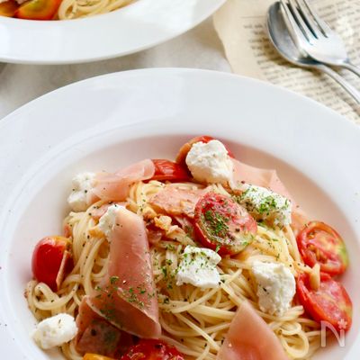 ミニトマトと生ハム、クリームチーズの冷製パスタ