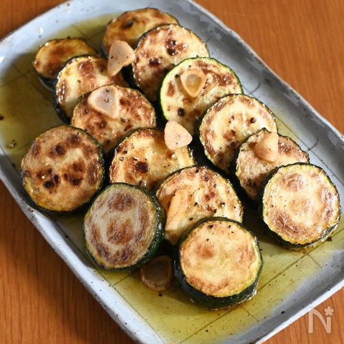 シンプルに！ズッキーニのソテー