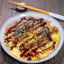 とんぺい焼きのような「豚バラ玉キャベ焼き」