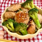 10分でパパッと♡鶏だんごとブロッコリーの甘辛しょうが炒め