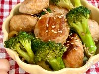 10分でパパッと♡鶏だんごとブロッコリーの甘辛しょうが炒め