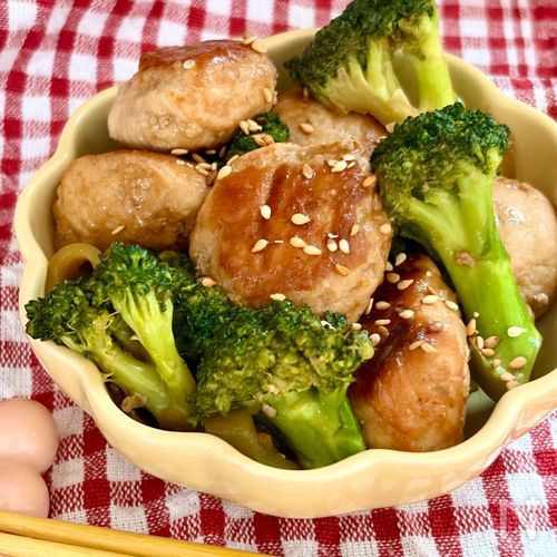 10分でパパッと♡鶏だんごとブロッコリーの甘辛しょうが炒め