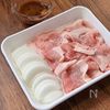 定番調味料でがっつり♪【豚こまと玉ねぎのスタミナ焼き】の下準備