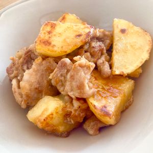 ゆかりの作ってみた!投稿(ワンパン10分！【豚こま肉とじゃがいもの甘辛ガーリック炒め】)