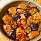 ワンパン10分！【鶏むね肉となすのガリバタ醤油炒め】