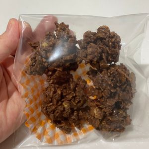 あやとのかぁかの作ってみた!投稿(【夢の国チョコクランチ】子どもと一緒に簡単クッキング♪)