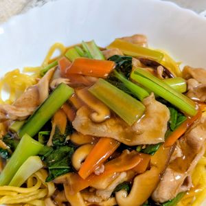 まゆのの作ってみた!投稿(お店以上とほめられる!具沢山『豚と小松菜のあんかけ焼きそば』)