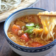 トマトと卵の酸辣湯つけ蕎麦