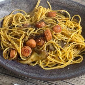 mocoの作ってみた!投稿(焼肉のタレで味付け簡単！ソーセージとまいたけの旨辛パスタ)