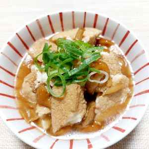 よっこの作ってみた!投稿(のど越しつるん♡レンジで一発！厚揚げとなめこ煮物)