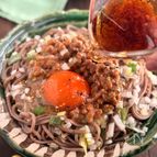 あったかつゆだくで食べる！月見納豆のぶっかけ蕎麦