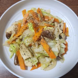 とももの作ってみた!投稿(【たっぷりキャベツのガーリックバター醤油炒め】あと一品に♪)