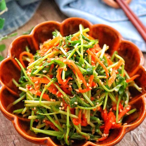 主菜 動画あり】［豆苗と人参の胡麻和え］5分でできる！爆速ラクうま副菜 by