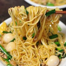 とろ〜りコク旨あんが麺に絡む♡【ニラ豚そぼろ餡かけ麺】