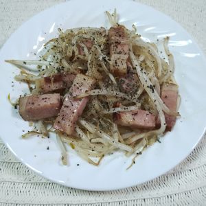 M*Pの作ってみた!投稿(味付けこれだけ!さっと作れる!もやしとベーコンのソテー)
