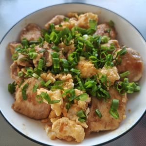 はるにゃんこの作ってみた!投稿(ワンパン10分！【照りたまチキン炒め】ご飯すすむ甘辛味♩)