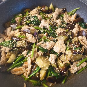 ヒラメの作ってみた!投稿(ご飯がもりもり進む！【茄子とほうれん草の豚こま甘酢炒め】)
