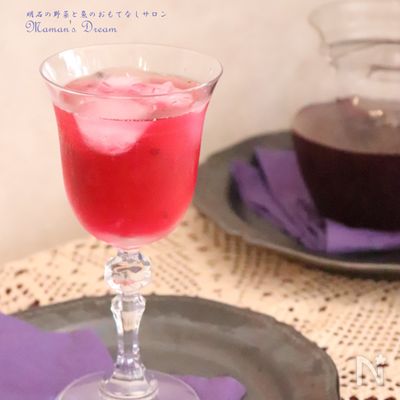 冷蔵庫に常備したい♪赤紫蘇シロップで紫蘇ジュース