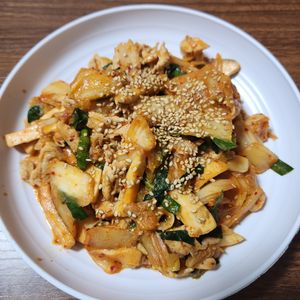 とももの作ってみた!投稿(スピードおかず♪豚肉とニラの味噌キムチ炒め)