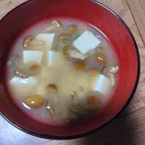 ももの作ってみた!投稿(【豆腐となめこのお味噌】我が家の基本のお味噌汁♬︎)