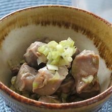 砂肝の白ワイン蒸し ネギ塩だれ和え