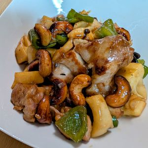 まゆのの作ってみた!投稿(【鶏肉のカシューナッツ炒め】10分でできるのに本格的！)