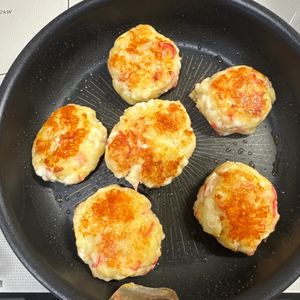 ともじつの作ってみた!投稿(【カリッもちっ!じゃがチーズ】止まらない…絶品おつまみ♡)