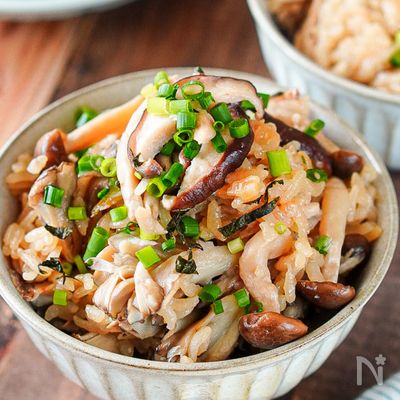 入れるだけ簡単！旨味たっぷり【きのこの炊き込みご飯】