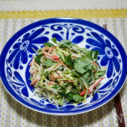 三つ葉とカニカマ、もやしの塩昆布和え