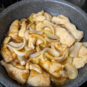 ひろみんmamaの作ってみた!投稿(超やわらか！【鶏むね肉と新玉ねぎの生姜焼き】)
