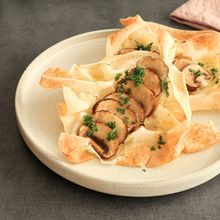 〖 クシュっと握って 〗きのこの春巻きチーズパイ