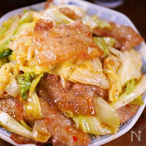 甘~い春キャベツと豚カルビの🤭ピリ辛うま塩にんにく炒め🍚