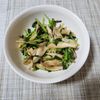 とももの作ってみた!投稿(［舞茸と豆苗のオイスター炒め］パパッと5分で！簡単副菜)