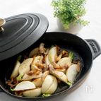 ストウブで蕪とベーコンの蒸し焼き