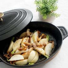 ストウブで蕪とベーコンの蒸し焼き
