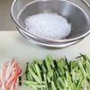 抱えて食べたい【塩こんぶ入り春雨サラダ】和えるだけ簡単旨すぎの工程1