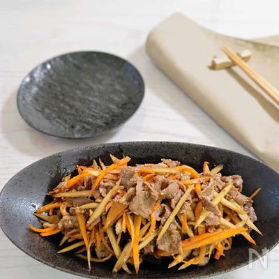 【牛肉入りきんぴらごぼう】牛肉のしぐれ煮風で主菜の完成です。