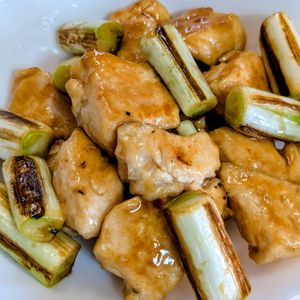まゆのの作ってみた!投稿(ワンパン10分！【ささみの焼き鳥風炒め】ご飯すすむ甘辛味♩)