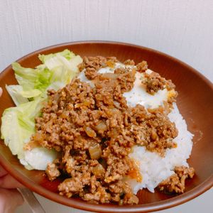 にやちゅーの作ってみた!投稿(ワンパン＼ロコモコ風そぼろ丼／)